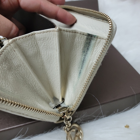 100% Authentic GUCCI zip all around wallet - Picture 12 of 14